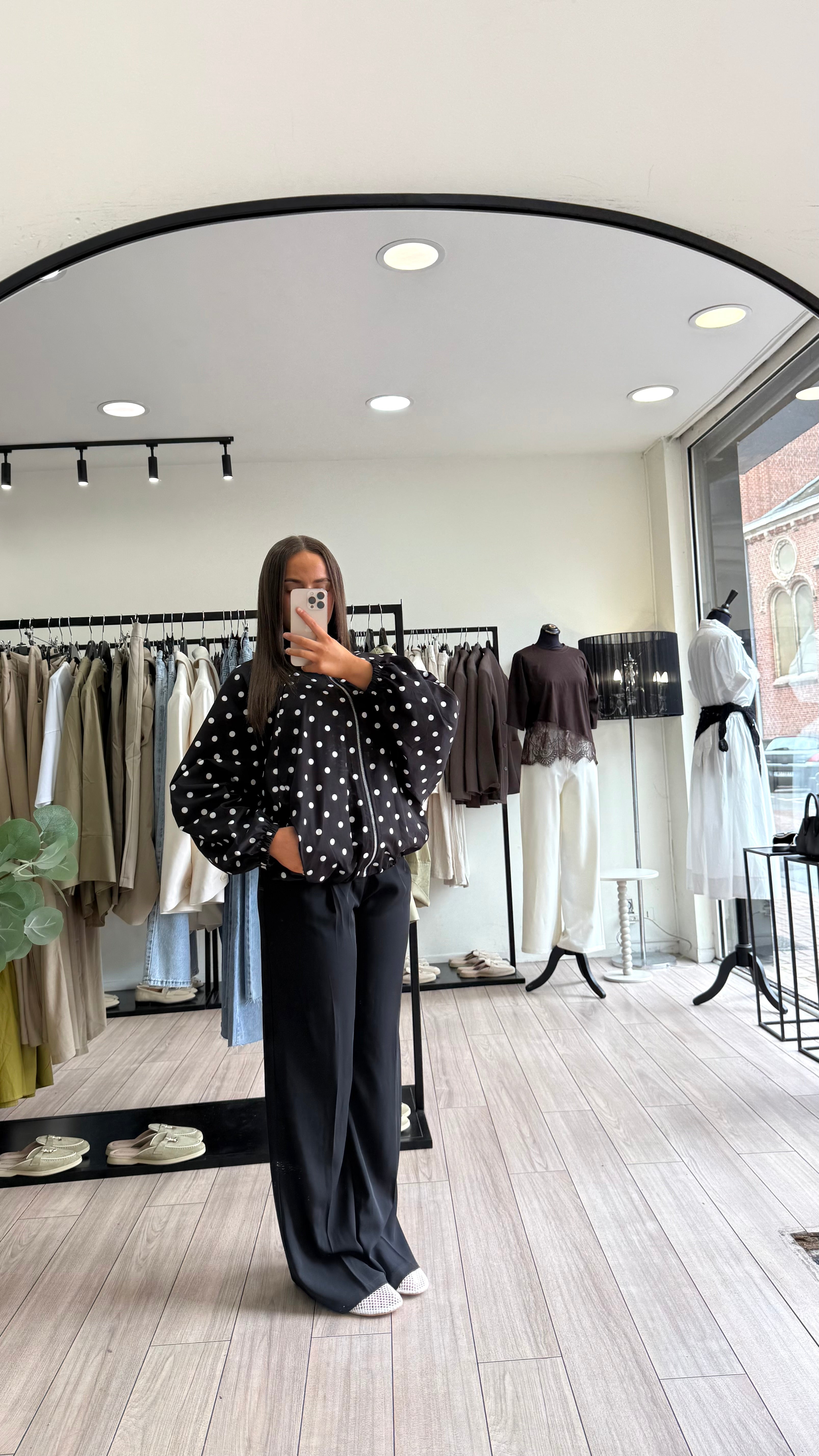 veste à pois noir