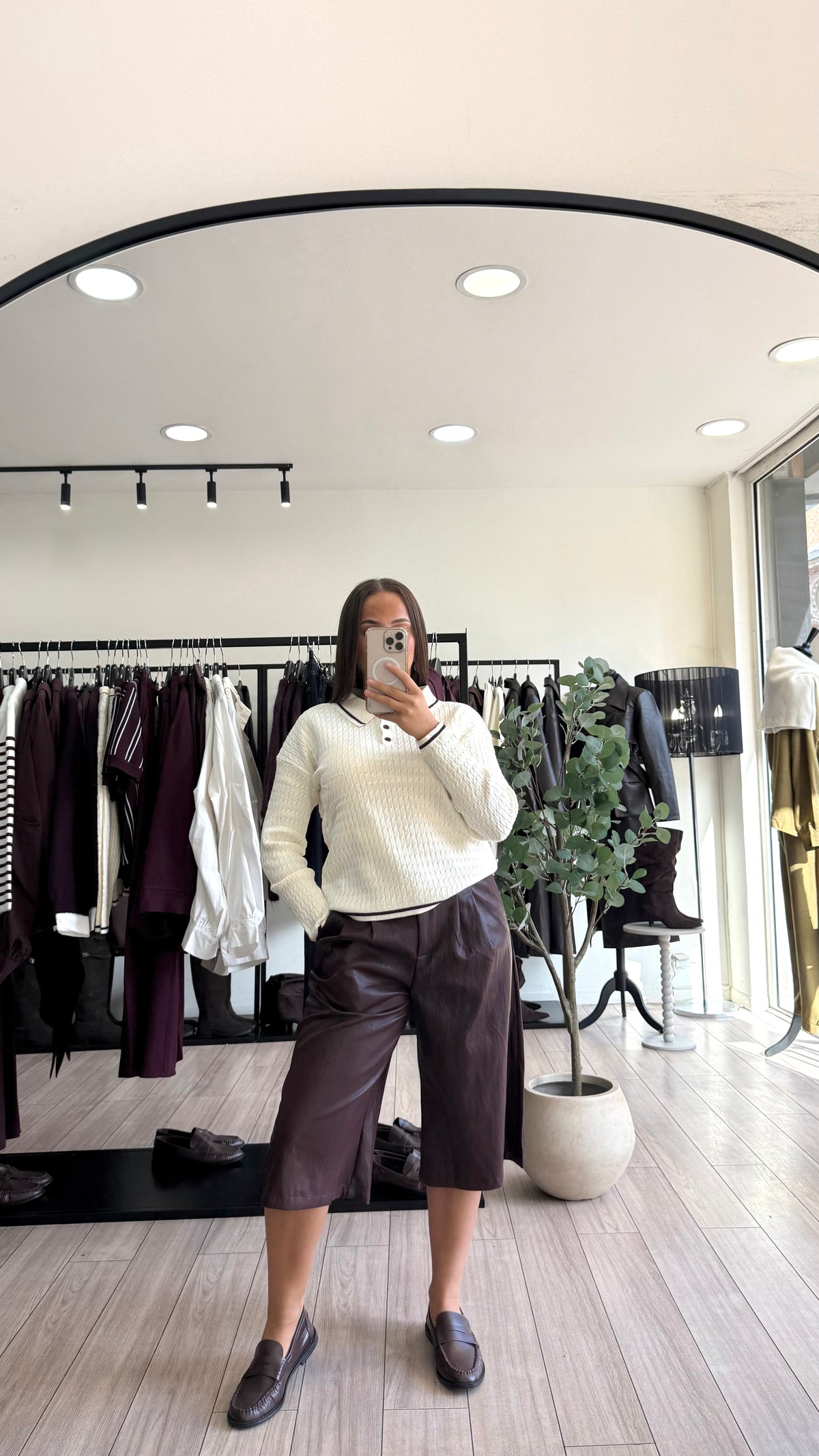 Bermuda simili cuir prune