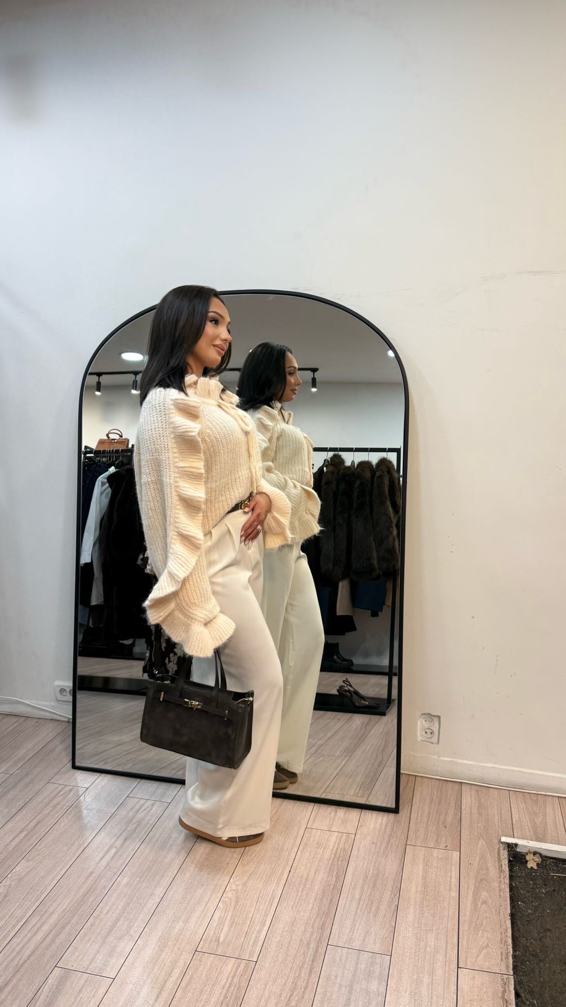 pull à volants beige