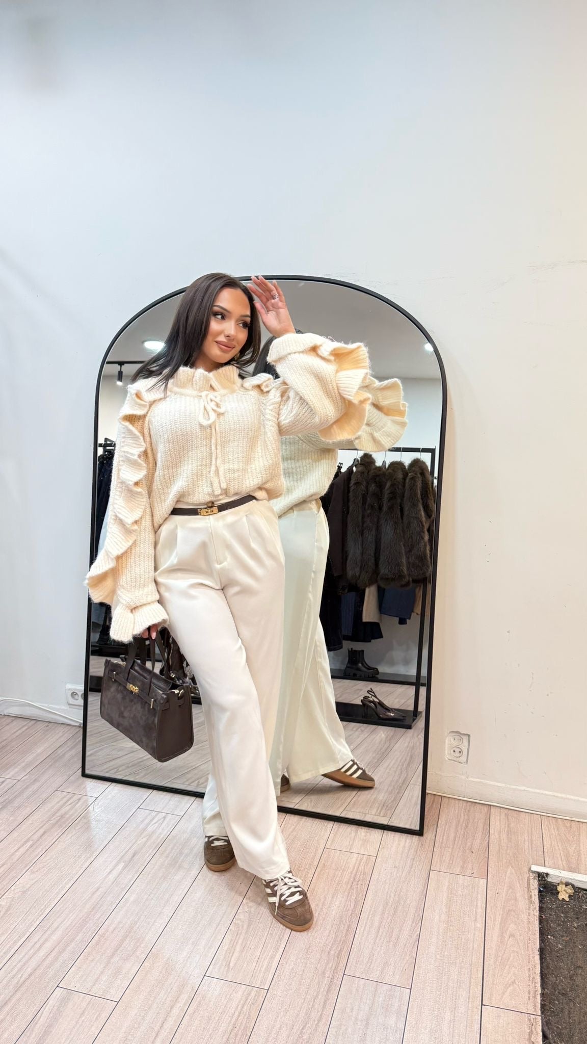 pull à volants beige